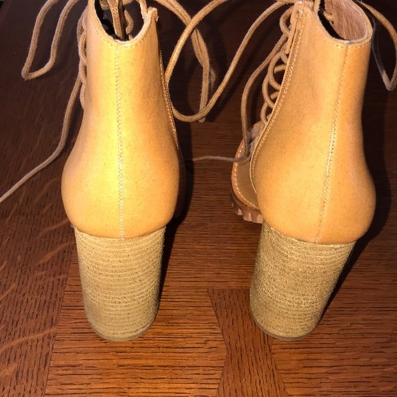 Free People women’s lace up heels. - Picture 5 of 5